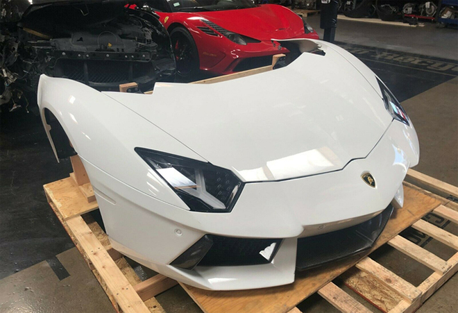 Đẳng cấp kiểu Mỹ, nguyên phần đầu xe Lamborghini được rao bán trên eBay