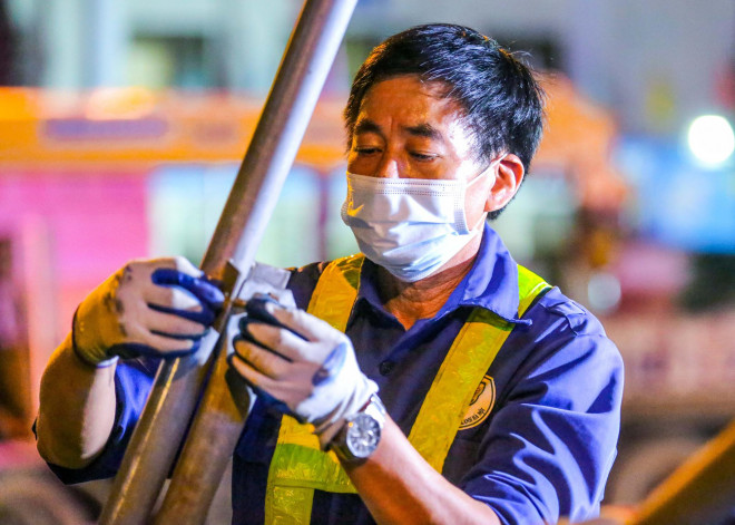 Hà Nội di dời hàng cây phong lá đỏ trong đêm - 7