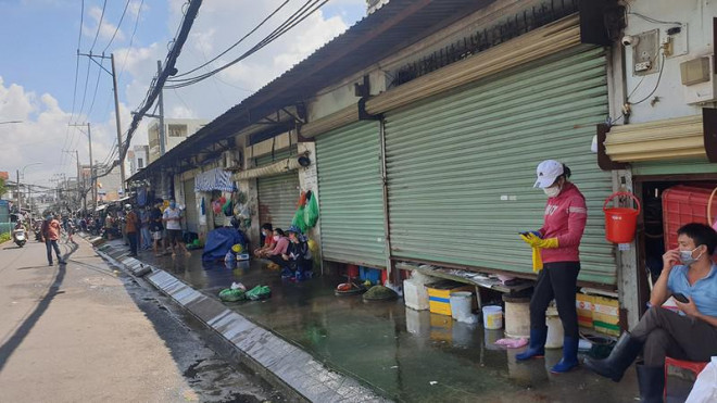 Quận Gò Vấp: Tiểu thương “to tiếng” khi bị dẹp chợ tự phát - 8