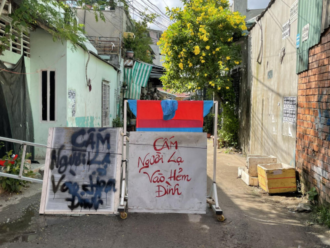 Loạt ảnh cận cảnh "muôn kiểu chống dịch" của người dân TP HCM - 3