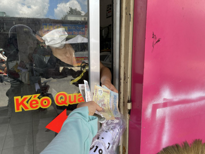 Loạt ảnh cận cảnh "muôn kiểu chống dịch" của người dân TP HCM - 6