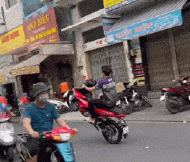 Video: Thanh nhiên đi Exciter bốc đầu ngổ ngáo nhận cái kết nhớ đời - 1