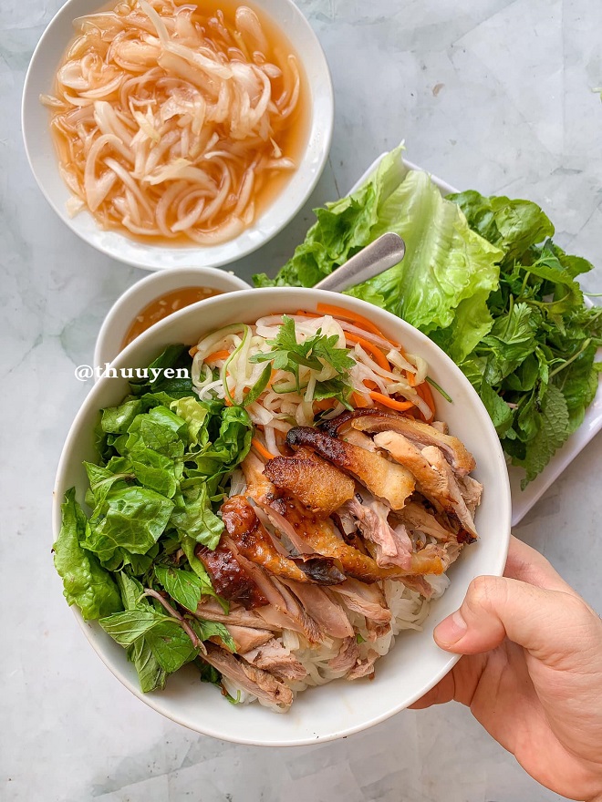 Quên gà luộc hay rang đi, gà làm theo cách này người kén ăn mấy cũng thích thú - 5