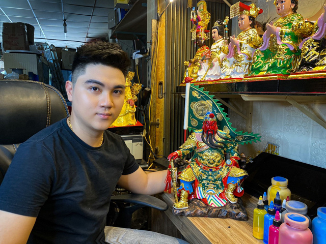 Nghệ nhân làm tượng Nguyễn Ngọc Huy: Theo nghề vì sự ngưỡng mộ và yêu thích văn hóa tâm linh - 1