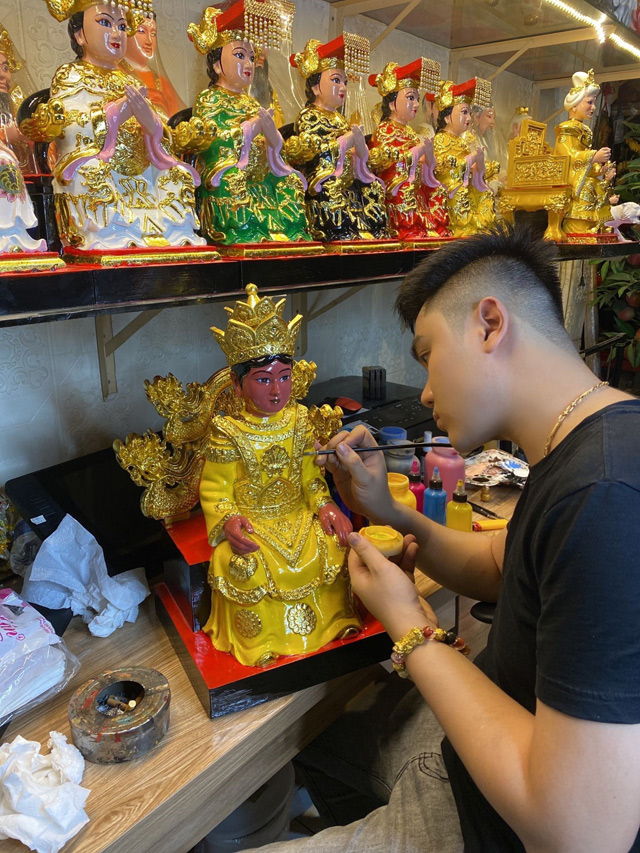 Nghệ nhân làm tượng Nguyễn Ngọc Huy: Theo nghề vì sự ngưỡng mộ và yêu thích văn hóa tâm linh - 2