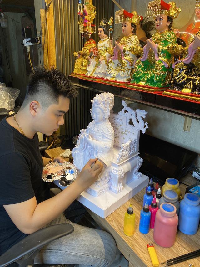 Nghệ nhân làm tượng Nguyễn Ngọc Huy: Theo nghề vì sự ngưỡng mộ và yêu thích văn hóa tâm linh - 4