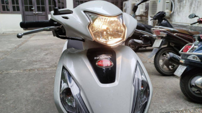 Bức xúc với đèn nhận diện ban ngày trên xe máy vì dùng sai cách