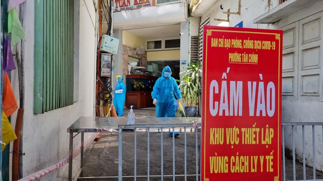 Đà Nẵng: Nhà nào ở yên nhà nấy, không đưa hàng ra khỏi tam giác 'ổ dịch' - 4