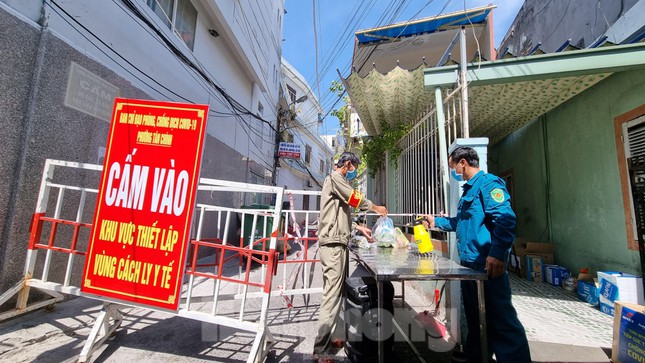 Đà Nẵng: Nhà nào ở yên nhà nấy, không đưa hàng ra khỏi tam giác 'ổ dịch' - 7