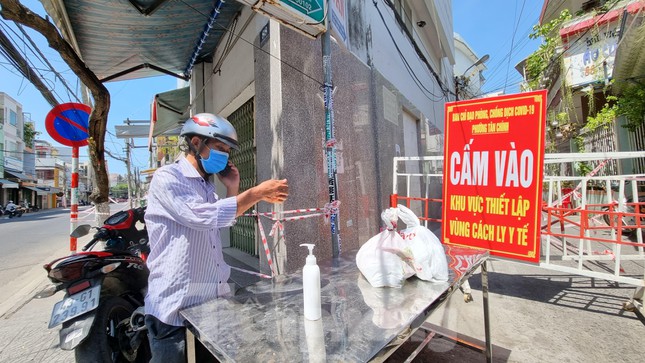 Đà Nẵng: Nhà nào ở yên nhà nấy, không đưa hàng ra khỏi tam giác 'ổ dịch' - 6