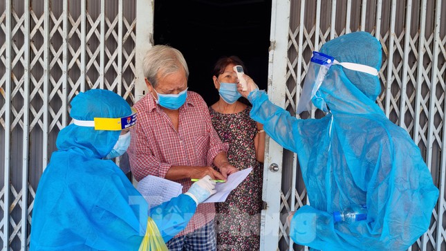 Đà Nẵng: Nhà nào ở yên nhà nấy, không đưa hàng ra khỏi tam giác 'ổ dịch' - 10