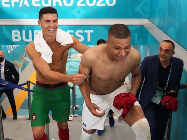 Tin nóng EURO 24/6: Khoảnh khắc thân mật của Ronaldo, Mbappe gây sốt - 1