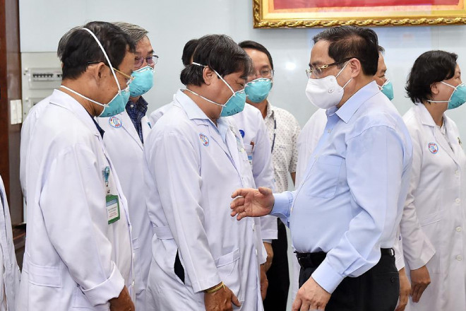 Thủ tướng Phạm Minh Chính kiểm tra công tác phòng chống dịch Covid-19 ở TP HCM - 2