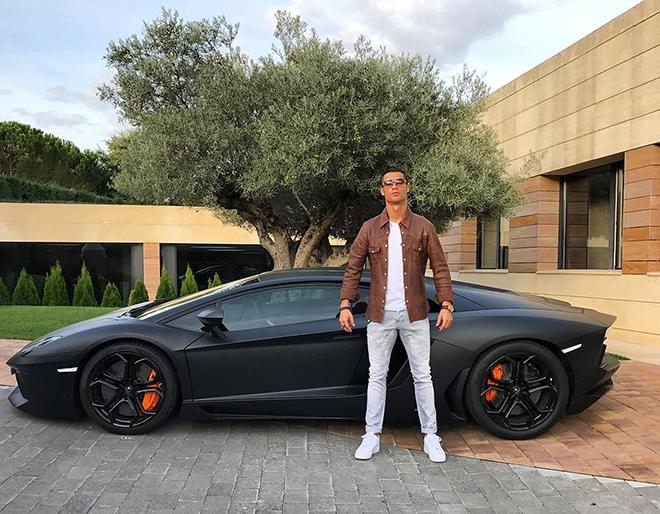 Cristiano Ronaldo và bộ sưu tập siêu xe toàn 