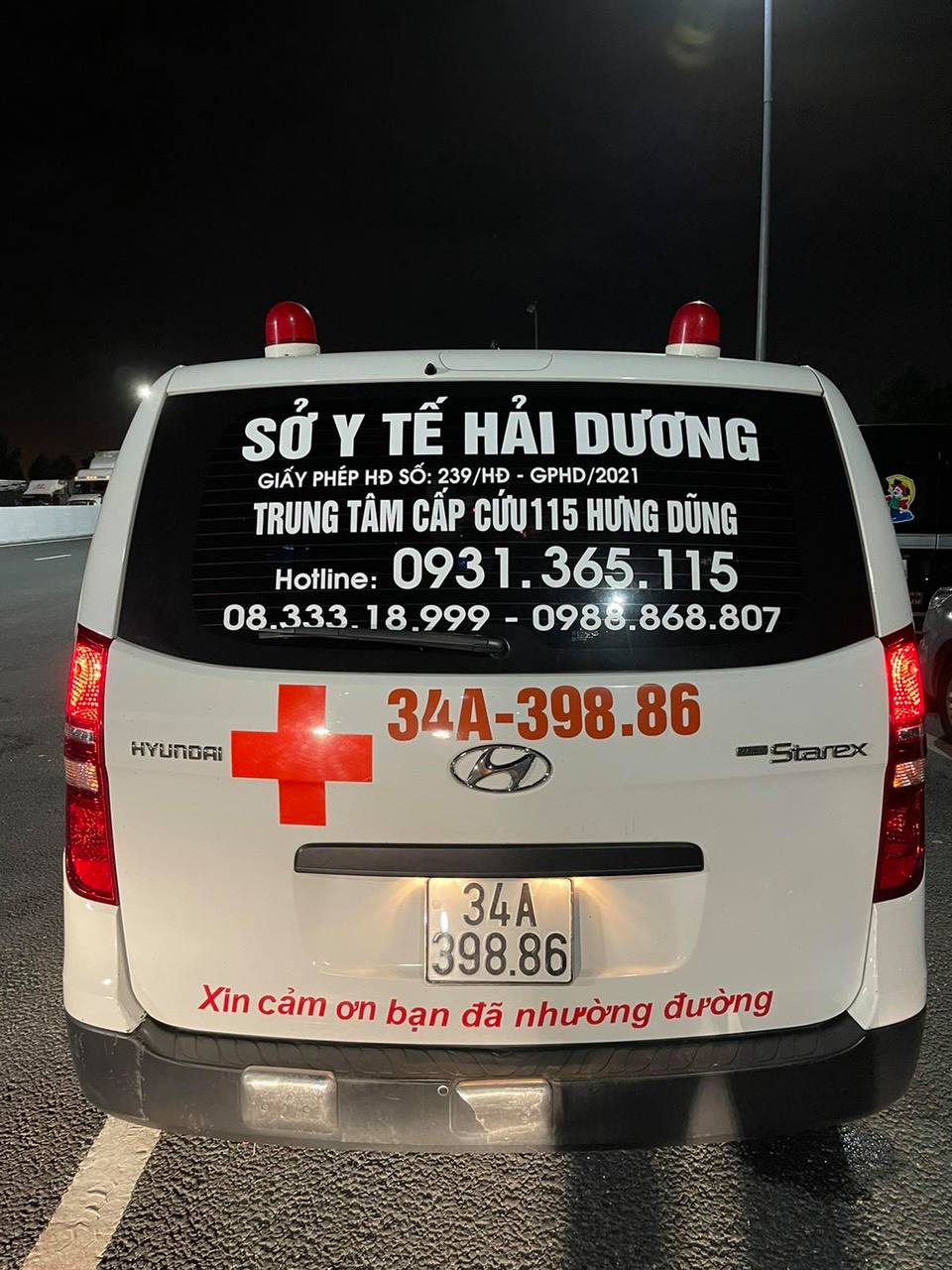 Phát hiện nhóm người đi trên xe cấp cứu để “thông” chốt kiểm dịch COVID-19 - 2