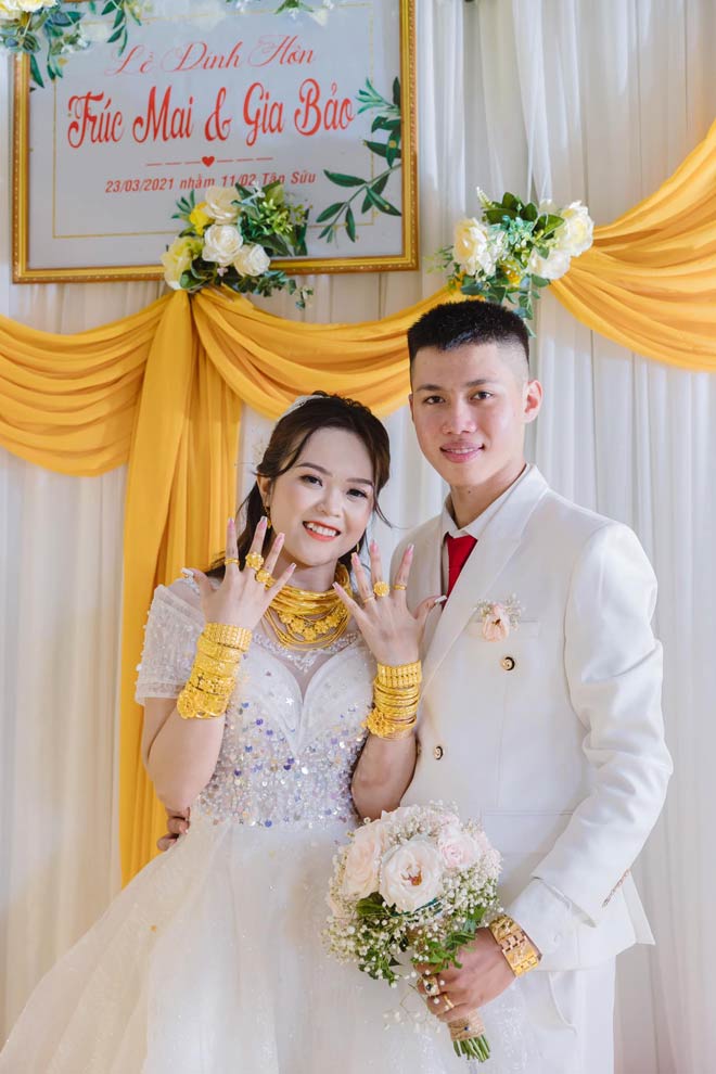 Cô dâu 18 tuổi đeo 20 cây vàng trong ngày cưới khiến dân tình lóa mắt - 3