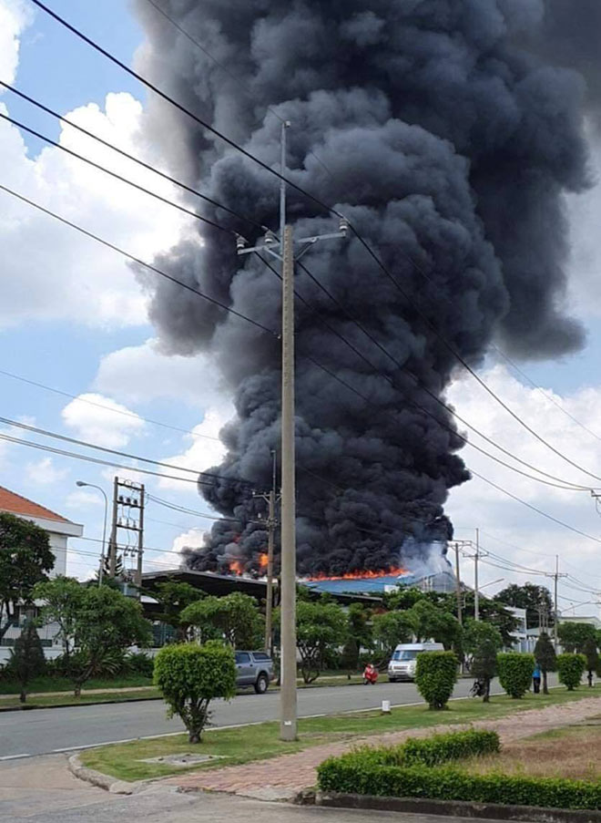 Đồng Nai: "Quả cầu lửa" bùng lên dữ dội từ công ty hóa chất - 4