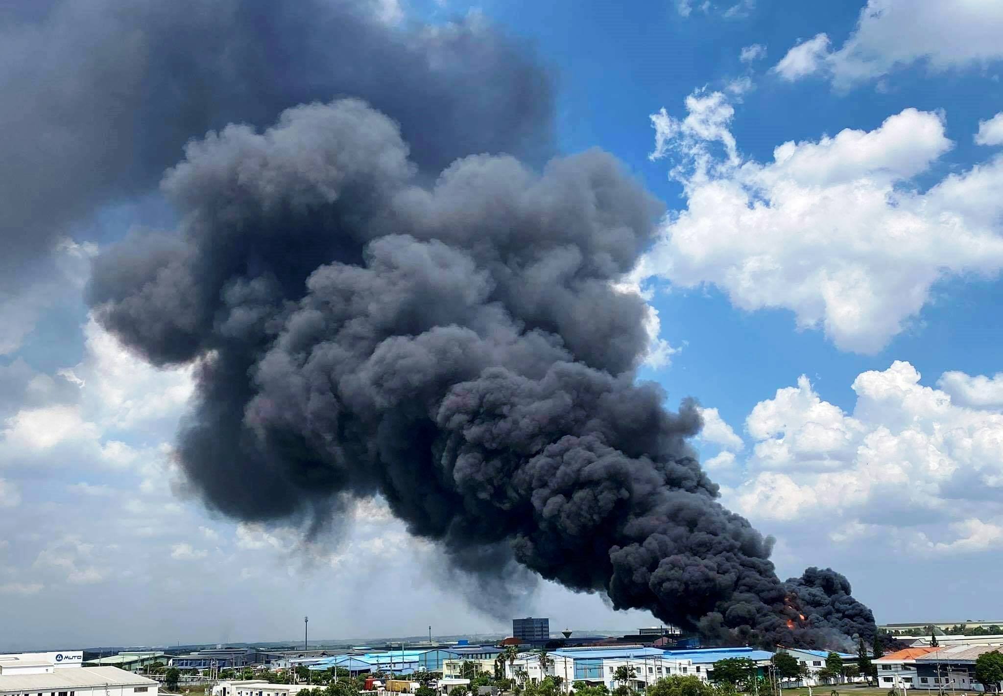 Đồng Nai: "Quả cầu lửa" bùng lên dữ dội từ công ty hóa chất - 5