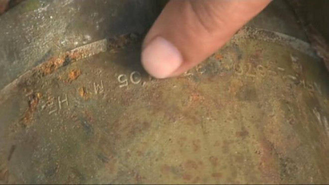 Tài xế xe ben tá hỏa phát hiện 2 đầu đạn còn thuốc nổ khi san lấp mặt bằng - 2