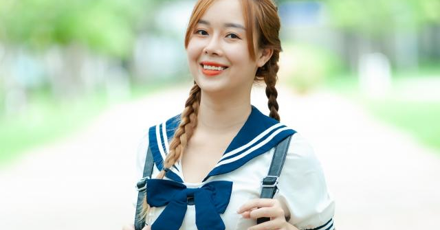 Biên tập viên Hoa Lài trẻ trung và cá tính trong hình ảnh học sinh