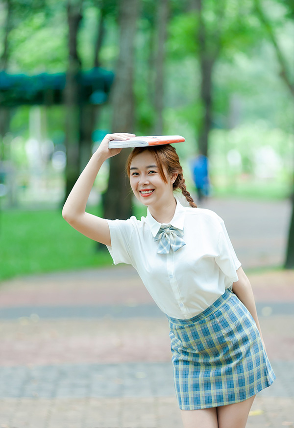 Biên tập viên Hoa Lài trẻ trung và cá tính trong hình ảnh học sinh - 3