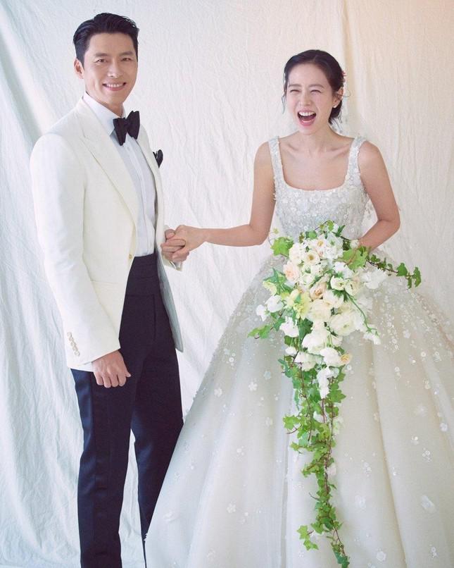 Đám cưới Hyun Bin – Son Ye Jin: Hai mẫu váy cưới của cô dâu có giá hơn 750 triệu - 1