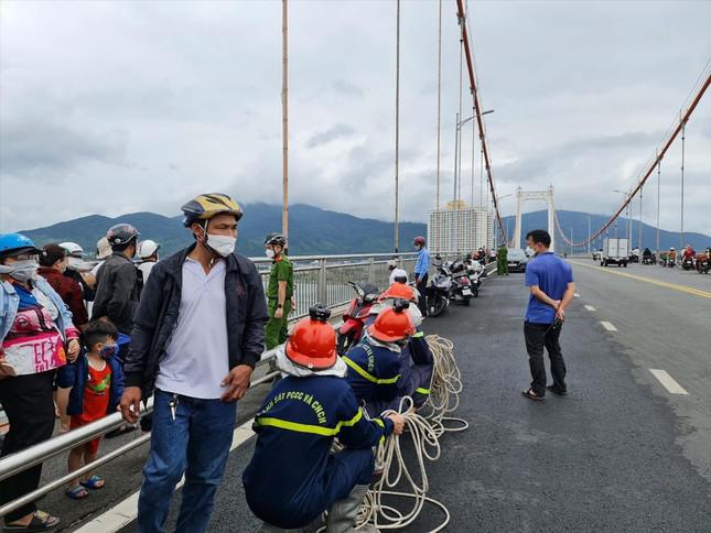 Nỗi buồn trên cây cầu treo dây võng: Cứu những mảnh đời tuyệt vọng - 1