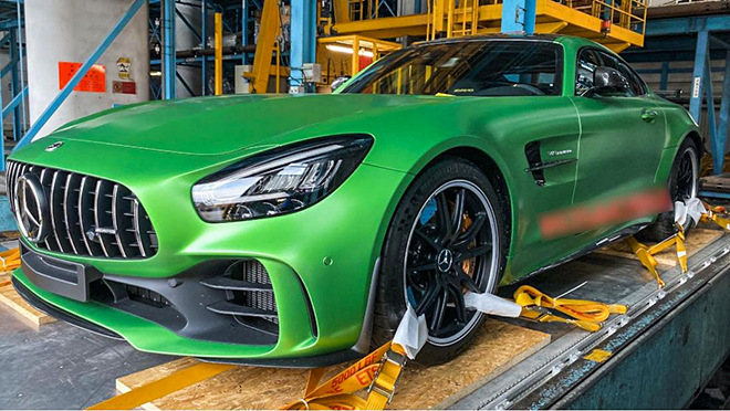 Mercedes-AMG GT R màu lạ sắp có mặt tại Việt Nam - 1