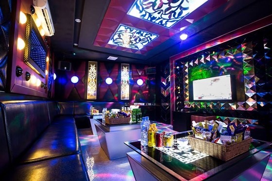 Hà Nội ấn định ngày quán bar, karaoke, massage được hoạt động trở lại - 1