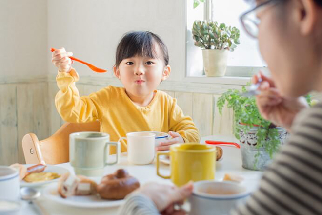 Nếu muốn con cao vượt trội, cha mẹ cần tuyệt đối tránh sai lầm này vào bữa sáng! - 1