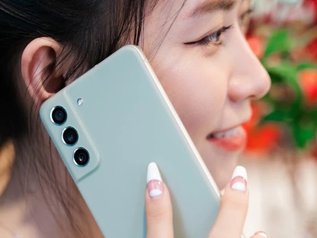 Bảng giá smartphone Samsung tháng 4/2022: Galaxy S21 FE đại hạ giá