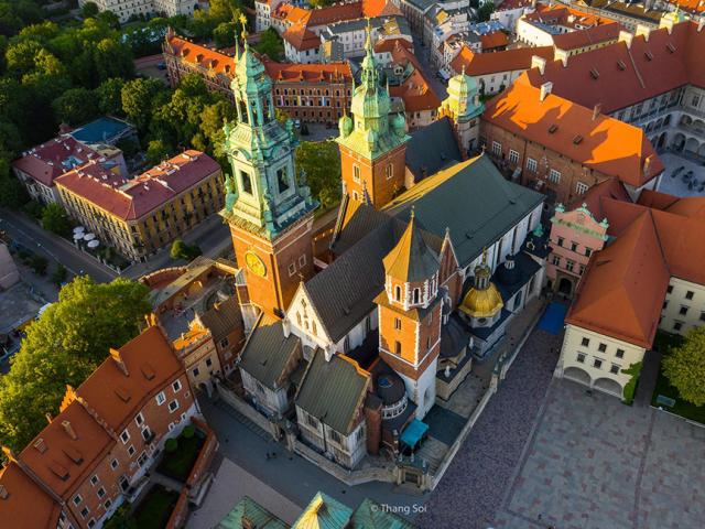 Thành phố nào là cố đô của Ba Lan?