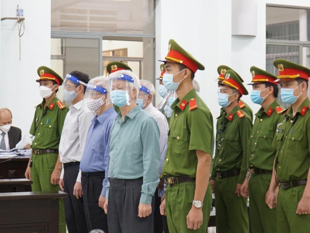 2 cựu chủ tịch Khánh Hòa bị đề nghị từ 5 đến 7 năm tù