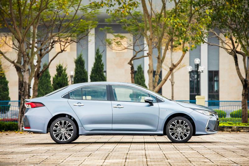 Bảng giá xe Corolla Altis cập nhật mới nhất, chỉ từ 719 triệu đồng - 5