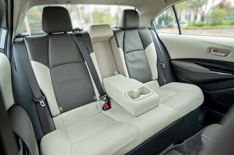 Bảng giá xe Corolla Altis cập nhật mới nhất, chỉ từ 719 triệu đồng - 18