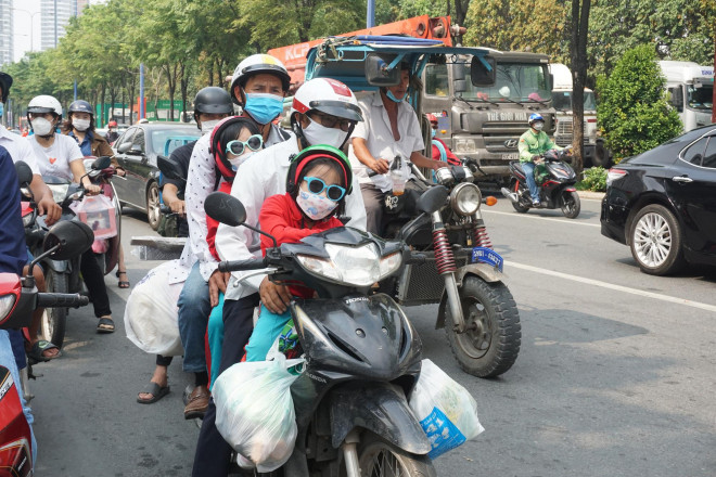 TP HCM: Kẹt xe tại bến xe, tuyến đường cửa ngõ ngày đầu nghỉ Lễ Giỗ Tổ Hùng Vương - 3