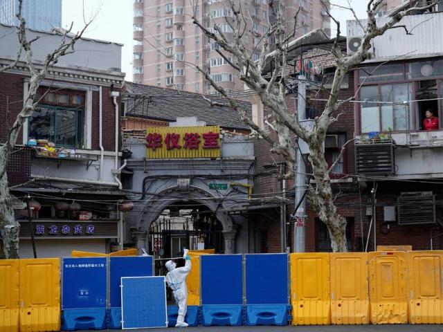Bùng phát Covid-19 ở Thượng Hải: Quan chức chịu áp lực lớn, tỉ phú cũng khó kiếm đồ ăn