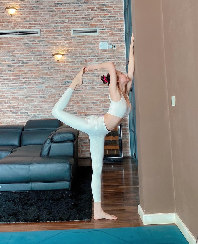 Để có được vóc dáng hoàn hảo như hiện tại, Ngọc Duyên dành nhiều thời gian tập yoga. Đây cũng là bộ môn thể thao yêu thích của cô.
