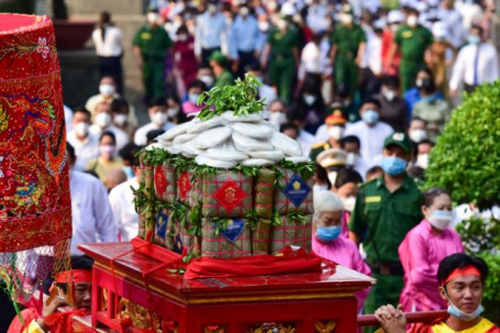 TP.HCM: Hàng nghìn người đội mâm xôi, bánh dâng vua Hùng ngày giổ Tổ