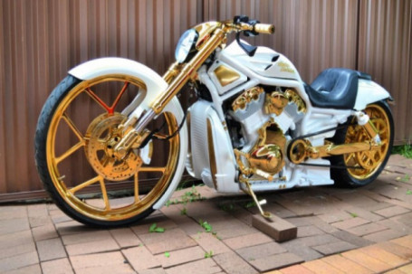 Choáng với Harley Davidson mạ vàng giá 34 tỷ đồng của trùm ma túy