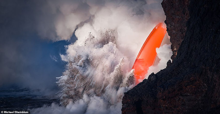 Những hình ảnh tuyệt đẹp về ngọn núi lửa vừa mới phun trào ở Hawaii - 1