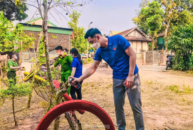 &#34;Biến&#34; lốp xe thành biển cảnh báo đuối nước - 6