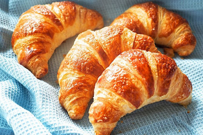 1649847971 1649807201 cornetti italian croissants 24713 1 width759height506 10 sự thật kỳ lạ về nước Pháp mà không phải du khách nào cũng biết