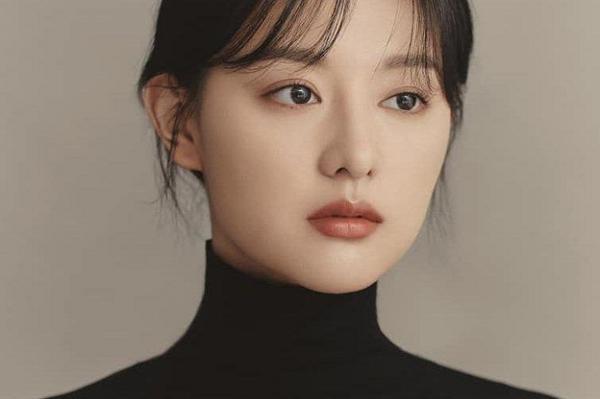 Thói quen duy trì làn da đẹp không tì vết của Kim Ji Won "Hậu duệ mặt trời" - 1