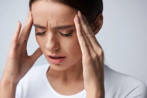 Người bị đau đầu dai dẳng hậu COVID-19 cần làm gì để nhanh khỏi? - 1