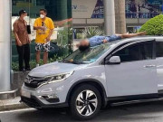 Nam hành khách nhảy từ tầng 2 sân bay Đà Nẵng rơi trúng nóc ô tô