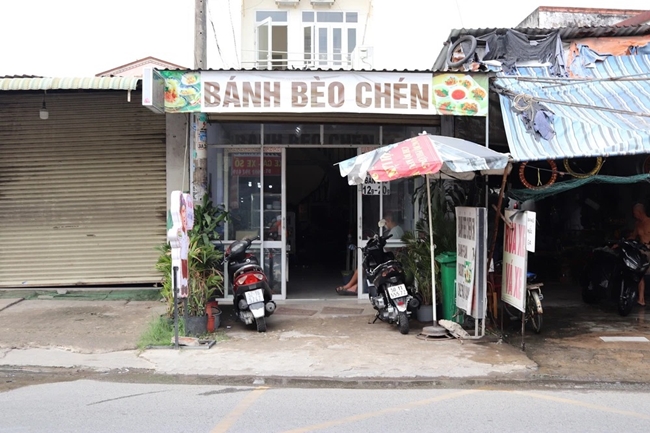 Nghệ sĩ U70 thuê nhà trên đường Đinh Đức Thiện, giáp gianh địa phận tỉnh Long An vừa để ở vừa để kinh doanh quán ăn.

