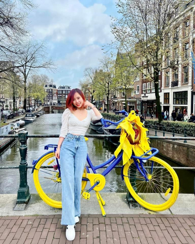 1650207648 1650192276 picture 19 1650192078 981 width768height960 width768height960 Theo chân cô gái Việt khám phá Amsterdam, Hà Lan