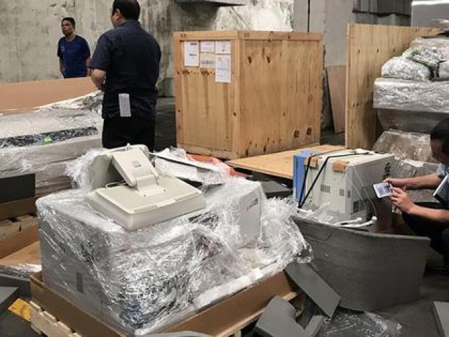 Khởi tố 11 người tiếp sức cho cựu công an ở TP HCM buôn lậu