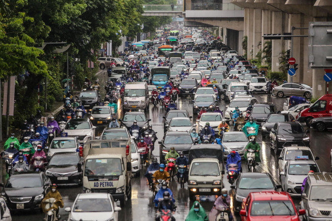 Phố phường Hà Nội tắc &#34;không lối thoát&#34; trong ngày đầu tuần mưa rét - 2